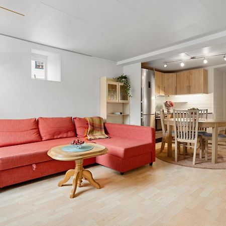 Room In Cozy Apartment 7 Min Walk From The City Center Тромсьо Екстериор снимка